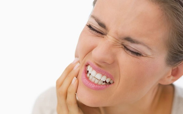 Răng sứ kém chất lượng sẽ mang đến nhiều hậu quả khôn lường