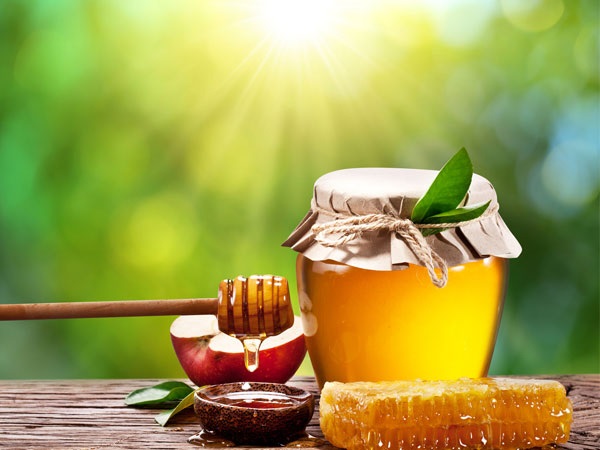 Mật ong cũng có thể sử dụng làm răng trắng tại nhà