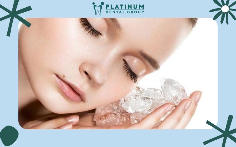 Dùng đá lạnh Massage tay để chữa đau răng