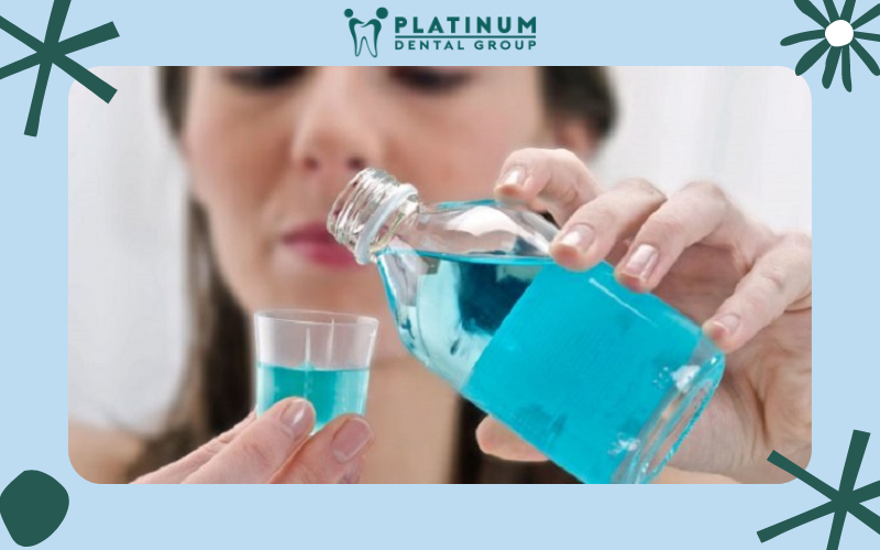 Nước súc miệng diệt khuẩn giúp loại bỏ các vi khuẩn có hại và ngăn mùi hôi miệng hiệu quả.