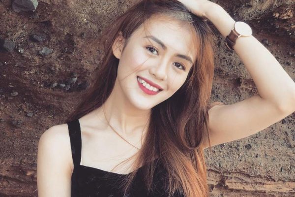 Một chiếc răng khểnh cân đối sẽ làm cho gương mặt thanh thoát và nụ cười rạng rỡ hơn.