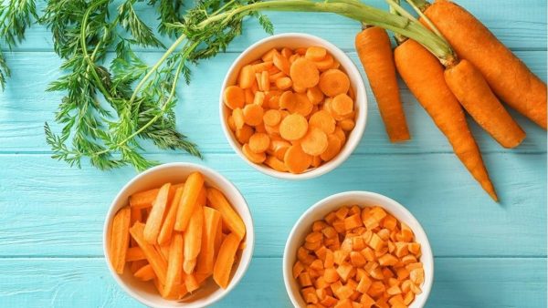Cà rốt là loại thực phẩm có lợi cho sức khỏe đồng thời cung cấp dồi dào vitamin D, vitamin A giúp răng bé được mọc nhanh hơn Cà rốt là loại thực phẩm có lợi cho sức khỏe đồng thời cung cấp dồi dào vitamin D, vitamin A giúp răng bé được mọc nhanh hơn