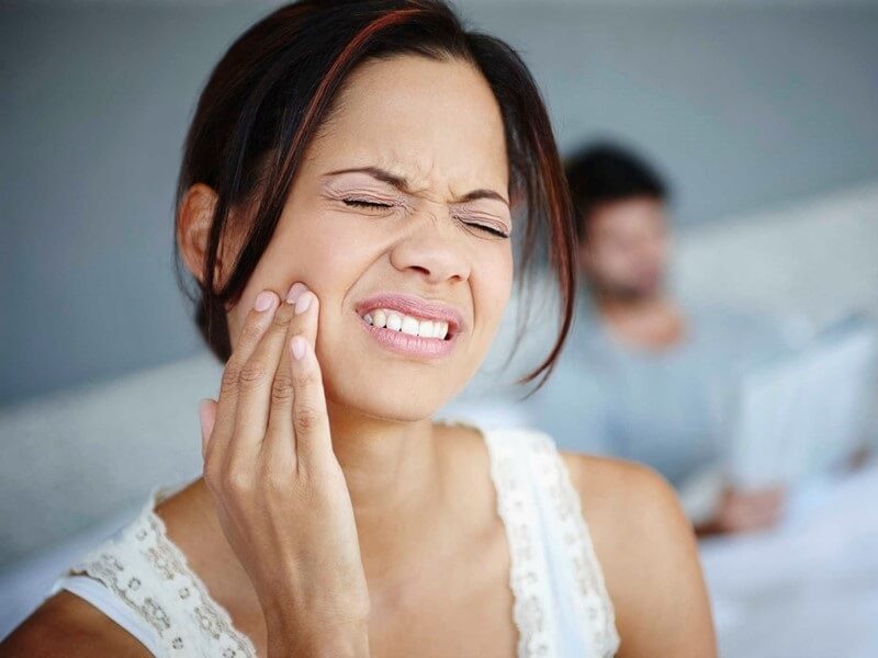 Các bệnh lý răng miệng nếu không được điều trị kịp thời cũng là nguyên nhân gây hôi kẽ răng Các bệnh lý răng miệng nếu không được điều trị kịp thời cũng là nguyên nhân gây hôi kẽ răng