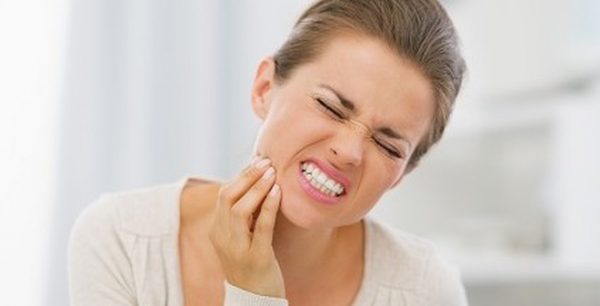 Cơ thể thiếu dinh dưỡng đặc biệt là canxi dễ khiến răng bị đau và khả năng ăn nhai kém