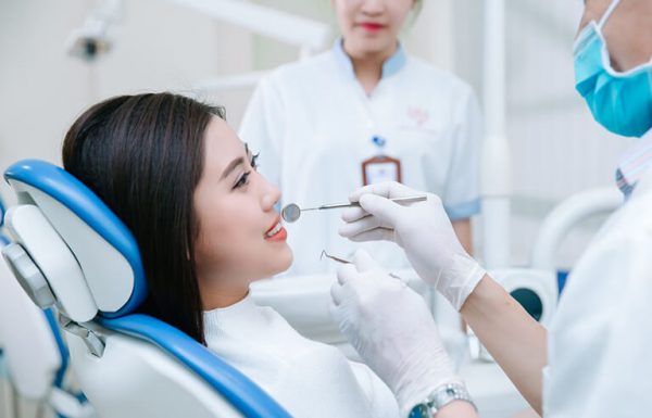 Khi bị sâu răng chảy máu bạn nên đến các cơ sở nha khoa để được chuẩn đoán và điều trị thích hợp Khi bị sâu răng chảy máu bạn nên đến các cơ sở nha khoa để được chuẩn đoán và điều trị thích hợp