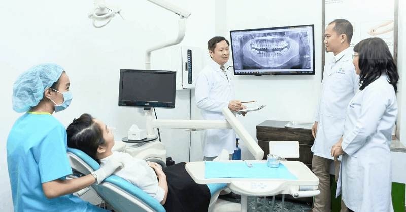 Khách hàng được tư vấn nhiệt tình từ các bác sĩ Bạn đang tìm kiếm một địa chỉ niềng răng uy tín ?