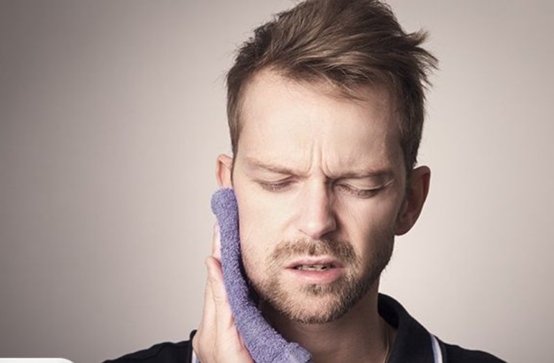 Nhổ răng khôn bị sưng má phải làm sao?