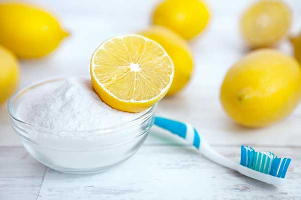 Tẩy trắng răng bằng khi kết hợp baking soda + chanh