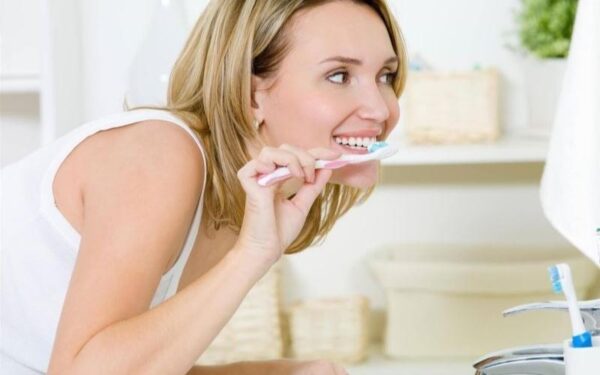 Cách 2: Súc miệng hằng ngày bằng nước cốt lá ổi