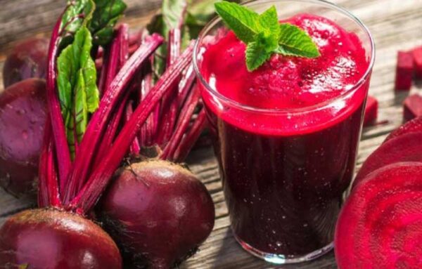 Củ dền có thể làm dây thun bị vàng