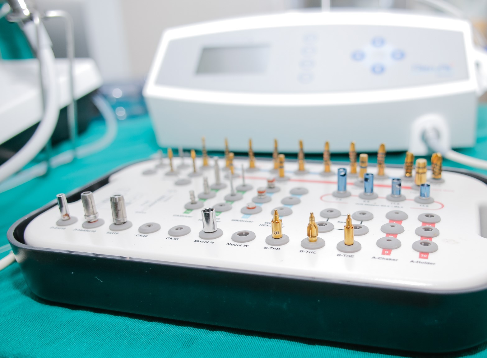 Nhược điểm của trồng răng implant-Phải dùng thiết bị hiện đại