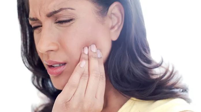 Ê buốt tại vị trí gắn răng sứ