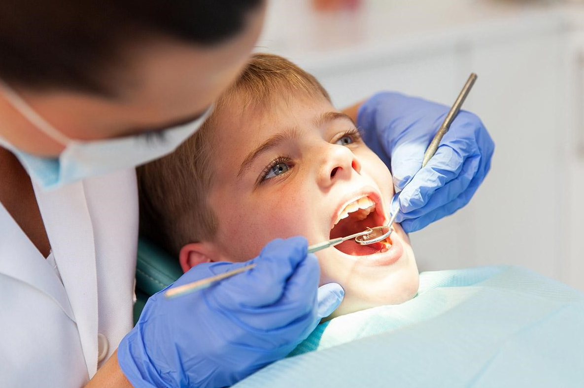Chuẩn bị tâm lý cho trẻ trước khi niềng răng