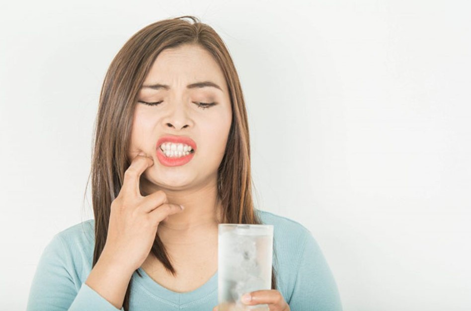Ăn nhai răng bị cộm cấn