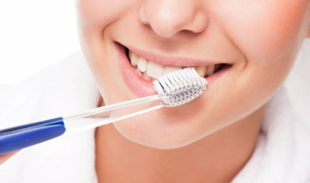 Cách đánh răng sau khi bọc răng sứ chuẩn Y khoa
