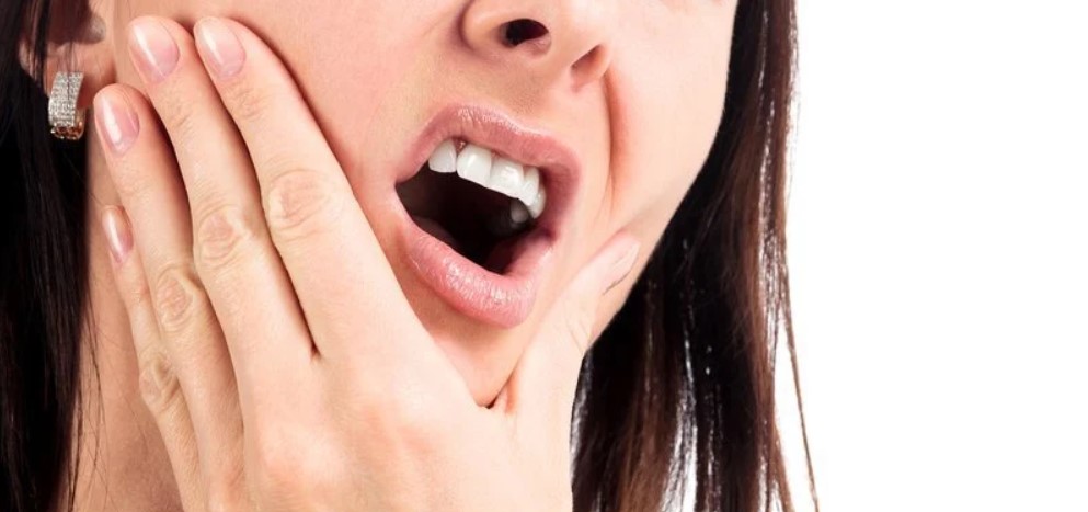 Tại sao sau khi bọc răng sứ xong bị ê buốt?