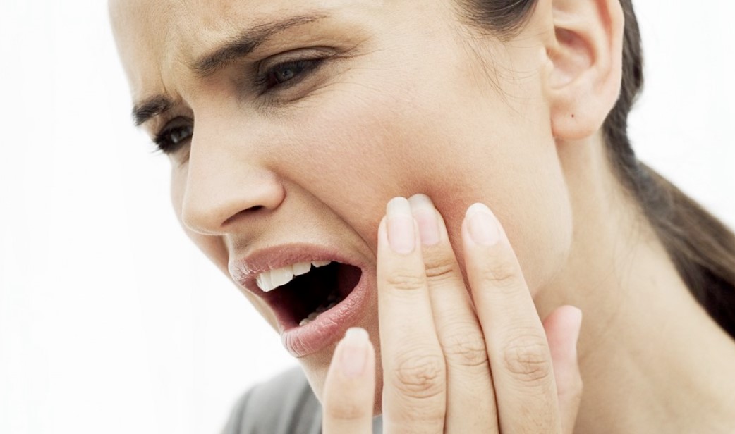Làm răng sứ sau bao lâu thì hết ê buốt?