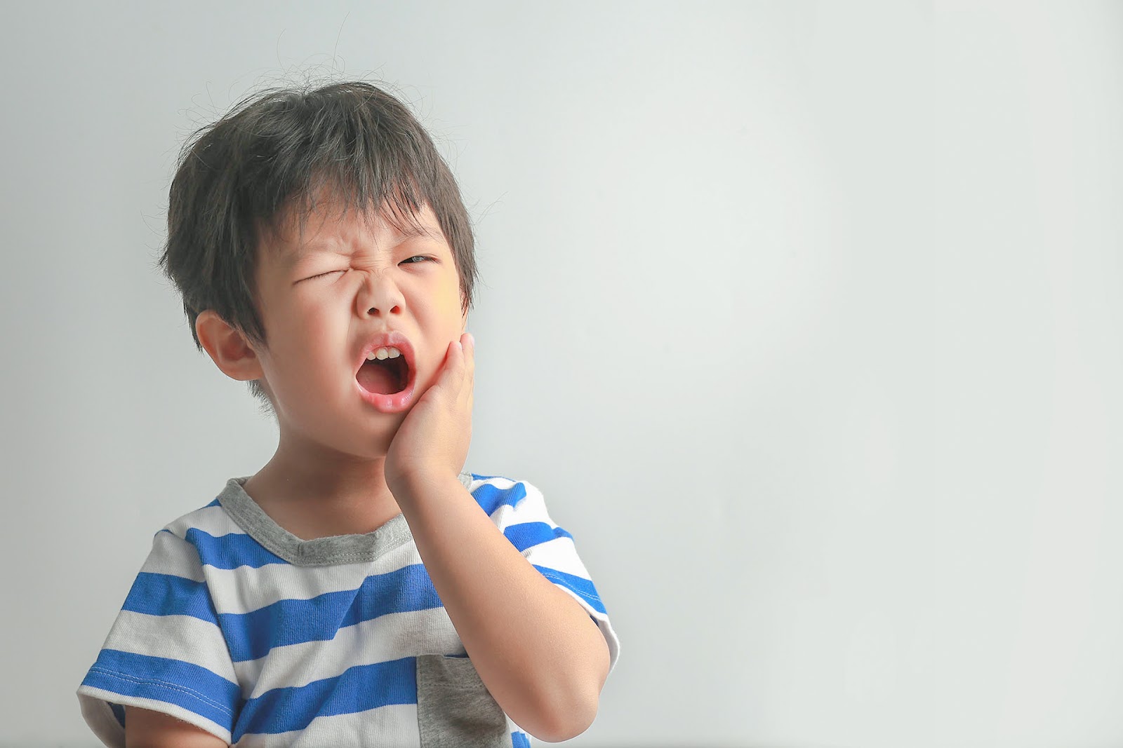 Nên nhổ răng sâu tại phòng khám nha khoa