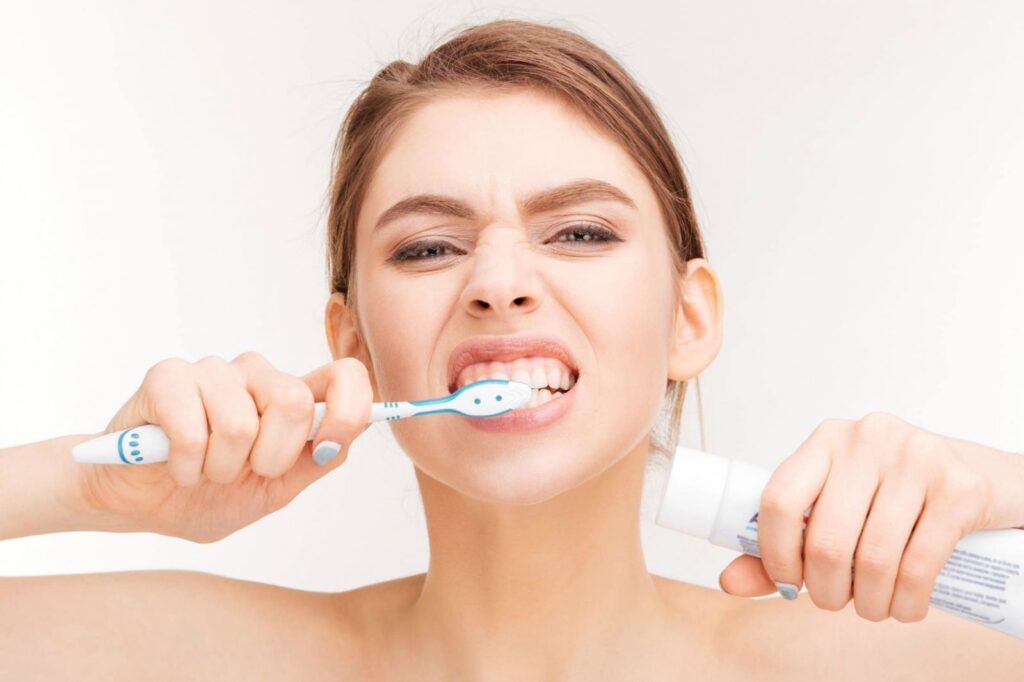 Chăm sóc răng miệng không đúng cách