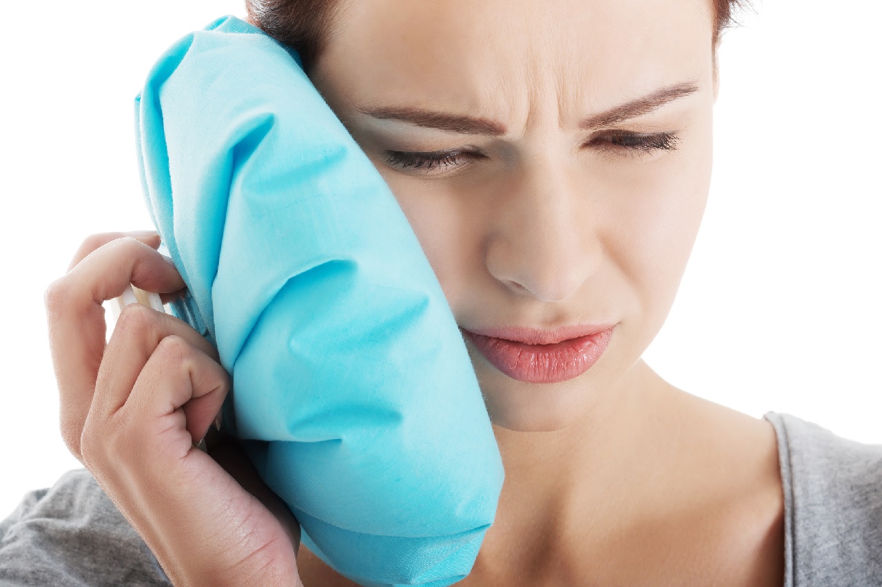 Chườm nước đá để giảm cơ đau