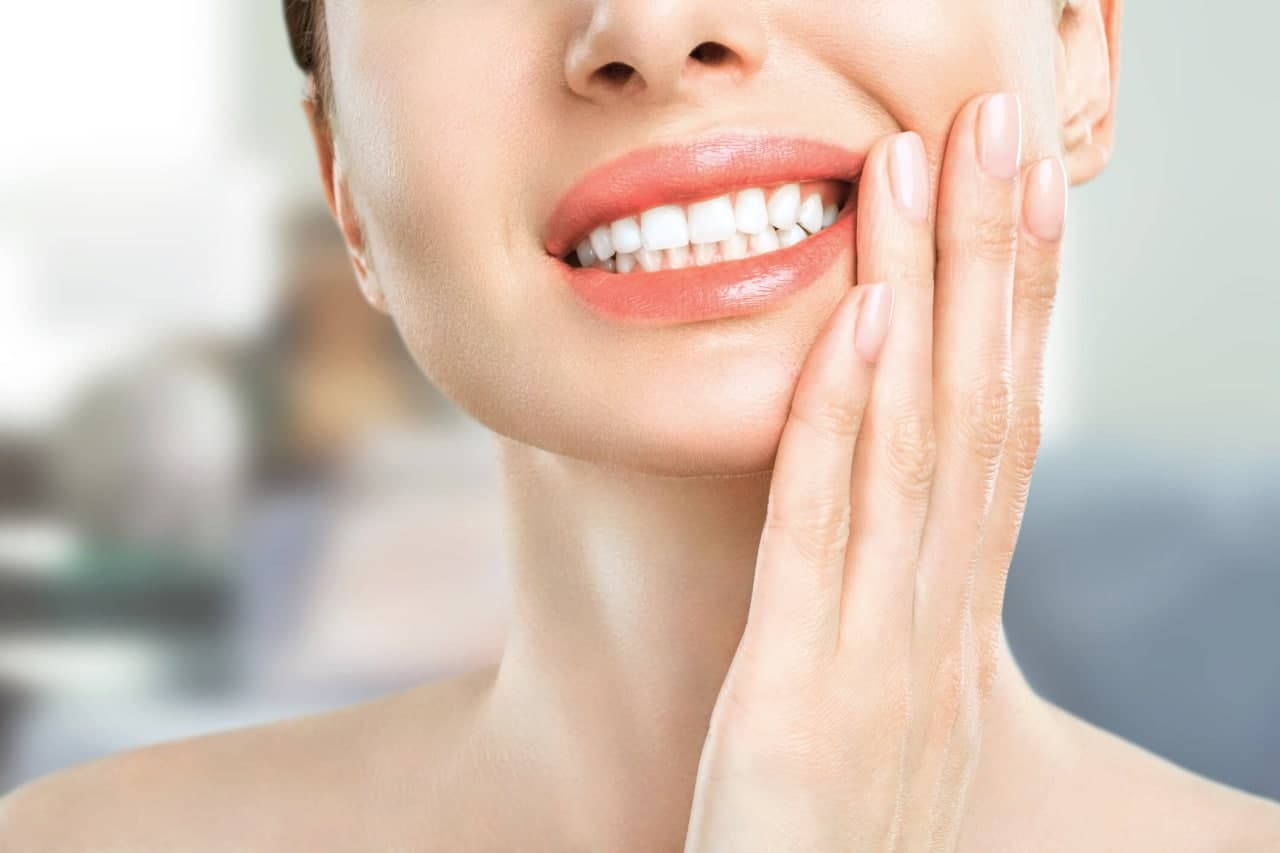 Răng trở nên nhạy cảm khi ăn uống